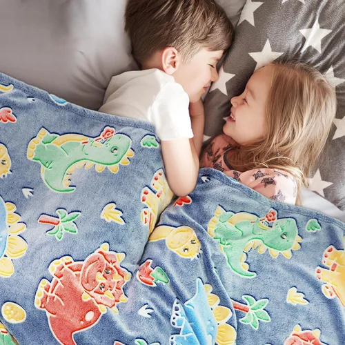 Vista 2 de Gdindff Bonita manta infantil que brilla en la oscuridad con diseño de dinosaurio para niños, de franela que brilla en la cama, sofá, sofá, manta