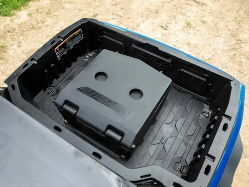 Vista 4 de SuperATV Enfriador con aislamiento trasero resistente al agua para Can-Am Commander 1000 2021 Tapa sellada mantiene el hielo dentro y fuera