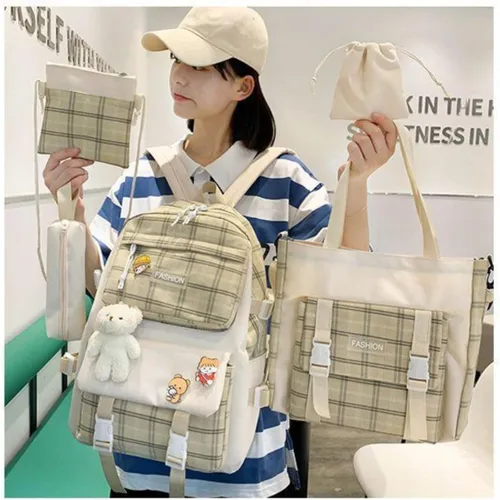Vista 2 de Juego de 5 mochilas Kawaii de lona con bonitos alfileres colgantes de oso a cuadros, asa a cuadros, bolsa de hombro, Caqui