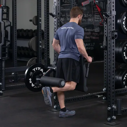 Vista 3 de Titan Fitness Titan Series - Accesorio de extensión y rizador de piernas montado en bastidor, se adapta a discos de peso olímpicos, clasificación