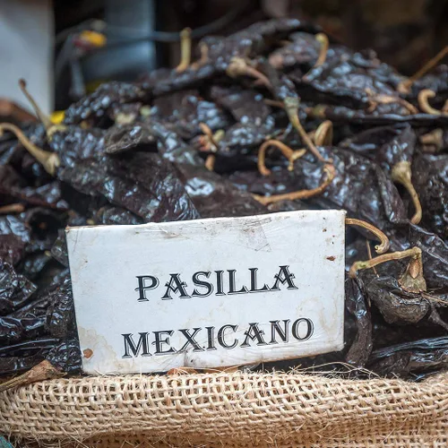 Vista 3 de 1lb Pasilla Negro Chilaca Pimientos Secos de Chile Enteros