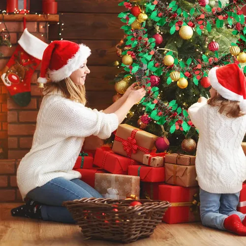 Vista 5 de Guirnalda de Oropel de Navidad de 33 Pies, Guirnalda de Oropel Metálico Trenzado Rojo Verde con Ornamentos de Bayas y Hojas, Decoración Colgante