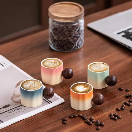 Vista 2 de Mini tazas de cerámica para café expreso, tazas Demitasse con mango redondo de madera a rayas verticales tazas de té (beige y azul, 2 unidades)
