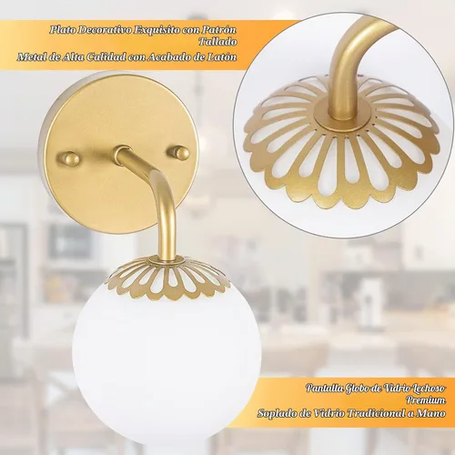 Vista 2 de Moderno juego de dos apliques de pared dorados, lámpara de pared de mediados de siglo, aplique de latón con vidrio de globo blanco, accesorios