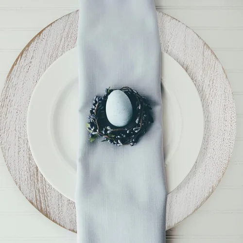 Vista 5 de Platos Base Blancos Antiguos de 13", Plato Base Redondo para Platos de Cena, Platos Base Estilo Granja, Platos Base Rústicos para Fiestas, Cenas