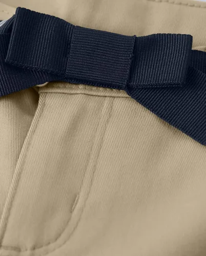 Vista 2 de Gymboree Pantalones cortos chinos de sarga con cinturón para niñas y niños pequeños