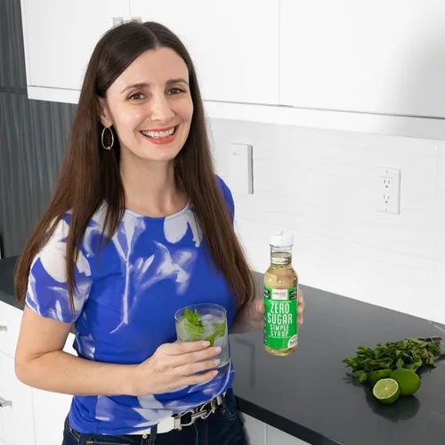 Vista 4 de Wholesome Yum Jarabe Simple Keto - Jarabe Simple Sin Azúcar Para Adelgazar Con Fruta Monje Y Alulosa Líquida - Endulzante Natural Para Bebidas
