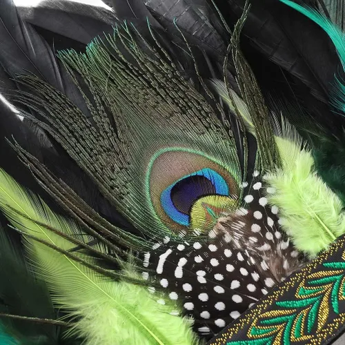 Vista 4 de CAKURE Disfraz de pavo real para mujer tocado de plumas de carnaval tocado con corona diadema para fiesta de Halloween