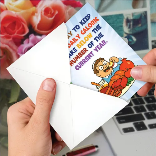 Vista 6 de NobleWorks Divertida tarjeta de felicitación Rosh Hashanah con sobre de 5 x 7 pulgadas (1 tarjeta), tarjetas navideñas judías, ingesta calórica