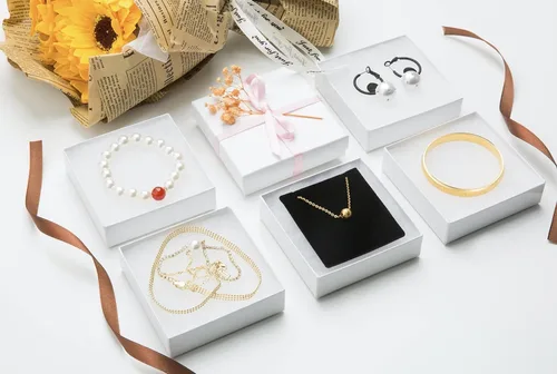 Vista 5 de Magicool - Paquete de 40 cajas de joyería de cartón de 3.5 x 3.5 x 1 pulgadas, utilizadas para collares, pulseras, aretes, joyas, embalaje de regalo