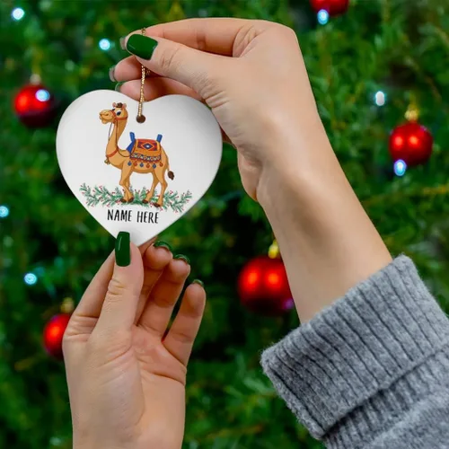 Vista 4 de Divertido nombre personalizado camellos regalo de dibujos animados regalos de texto personalizado 2024 adornos de árbol de Navidad corazón cerámica
