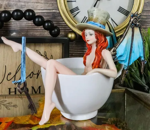 Vista 9 de Ebros Gift Amy Brown - Taza de té Steampunk cerrajero portador de llaves con alas de dragón mecánicas y sombrero de copa en baño de té cálido