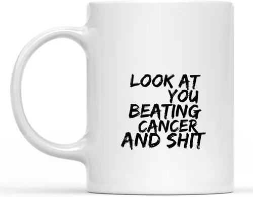 Vista 112 de Taza inspiradora y sarcasmo con texto en inglés "A Truly Great Doctor is Hard to Fond", regalos inspiradores y sarcasmo para hombres y mujeres