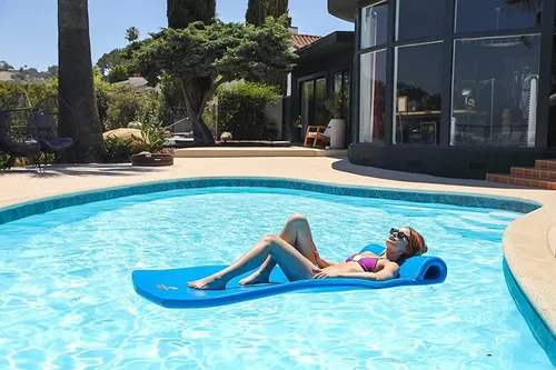 Vista 2 de Cococabana Flotador de espuma de vinilo de 74 pulgadas para piscinas y lagos Azul Pacífico