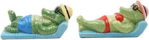 Vista 3 de Cosmos Gifts 20787 - Juego de coctelera de porcelana fina en traje de baño, bronceador solar, salero y pimentero, 4 pulgadas de largo