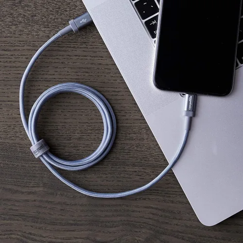 Vista 6 de Amazon Basics Cable de carga trenzado de nailon USB-C a Lightning de carga rápida con certificación MFi para iPhone y iPad de Apple, 3 pies, gris