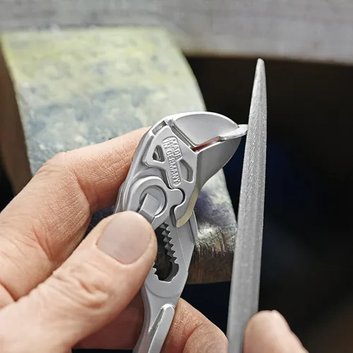 Vista 11 de KNIPEX Tools 86 03 125 - Mini alicates de 5 pulgadas herramientas manuales para bicicleta