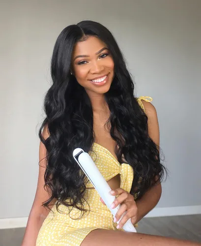 Vista 3 de InStyler Plancha de pelo de cerámica Curation – Plancha plana con bordes biselados para un peinado sin arrugas – Herramienta ligera y versátil que