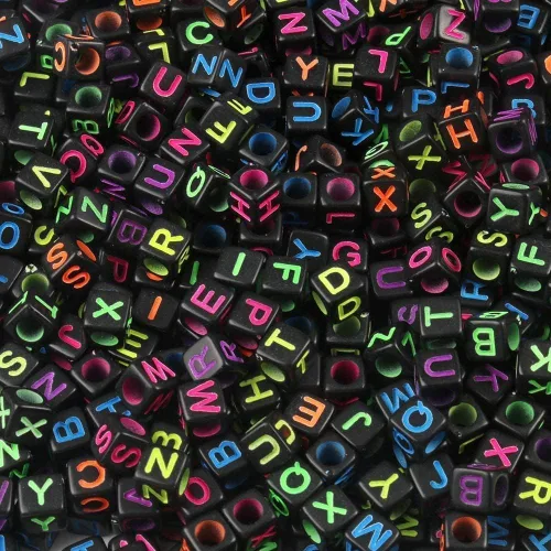 Vista 12 de 900 cuentas acrílicas doradas de letras del alfabeto, letras coloridas del alfabeto, cuentas de cubo negro para pulseras de la amistad y regalos