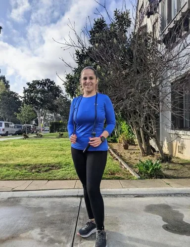 Vista 9 de BALEAF Camiseta térmica de forro polar para mujer de manga larga con agujeros para los pulgares bolsillo con cremallera para clima frío