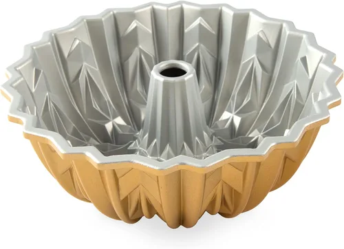Vista 2 de Nordic Ware Cut Crystal Bundt, 10 tazas, dorado
