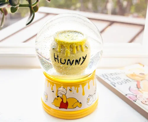 Vista 3 de Disney Winnie the Pooh Hunny Pot - Globo de nieve iluminado para adultos con pieza de exhibición de purpurina giratoria, 6 pulgadas de alto