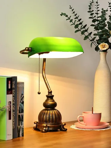 Vista 2 de Lámpara de escritorio retro de cristal verde Bankers, bombilla LED