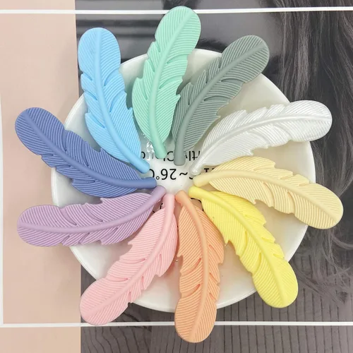 Vista 5 de Colgante de silicona de plumas de 1.732 in, 10 cuentas de silicona para hacer pulseras y collares