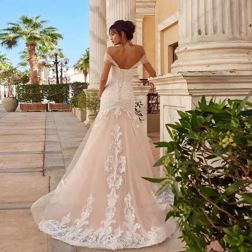 Vista 2 de Yuxin Vestido de baile Vestidos de novia de encaje para novia 2023 con hombros descubiertos Vestido de novia de princesa de línea con tren de manga