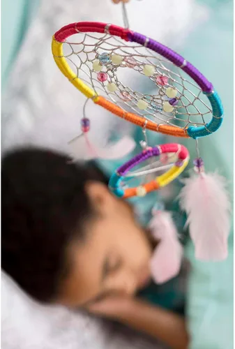 Vista 4 de 4M 404732 Kit de manualidades Create hanging room decor with 2 hoops, color & glow-in-the-dark beads, feathers and string for kids ages 5 and up