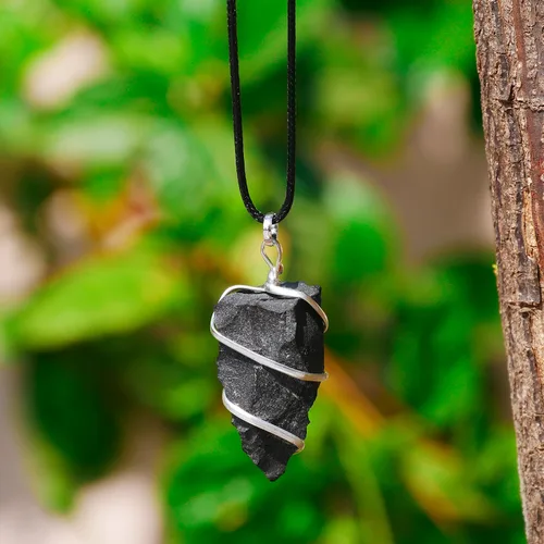 Vista 2 de YUVDIPR Collar de piedra de cristal de turmalina negra cruda para hombres y mujeres, joyería de cristal curativo de chakras, regalos para él o ella