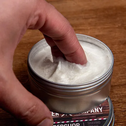 Vista 4 de Rocky Mountain Barber Company - Crema de afeitar para hombre, aroma de barbería, espuma gruesa para afeitado tradicional y con cartucho, lata de 5