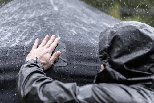 Vista 6 de T-REX Cinta impermeable para superficies húmedas o ásperas / sucias, incluyendo bajo el agua, fugas, reparación de mangueras y más, color negro, 1