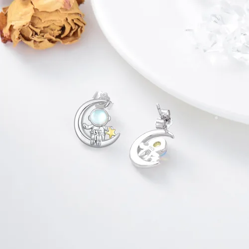 Vista 2 de SLIACETE Aretes de astronauta de plata de ley 925, aretes de astronauta y luna, bonitos aretes de estrella espacial, regalo de cumpleaños
