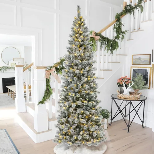 Vista 31 de Glitzhome - Árbol de Navidad artificial delgado preiluminado de 2.4 m, con ramas de pino Aspen Frostfall, soporte plegable de metal, 500 luces Aspen