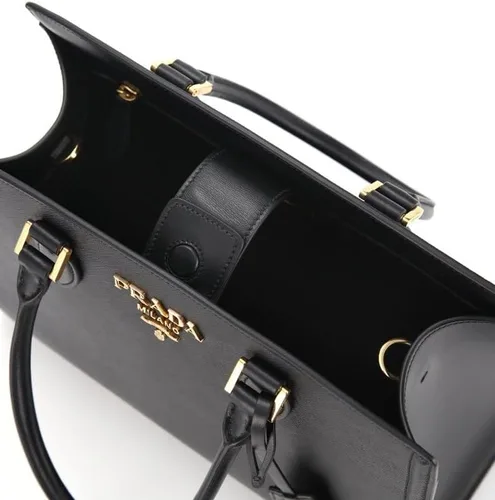 Vista 8 de Prada Bolso grande de piel Saffiano Lux negro 1BA228, Negro