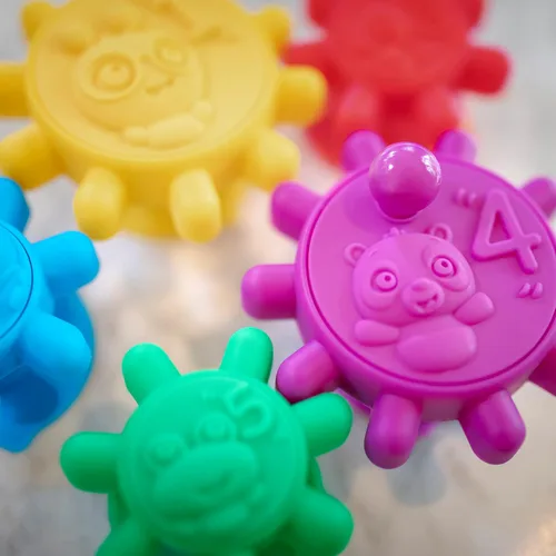Vista 8 de Baby Einstein Gears of Discovery - Juguetes sensoriales con ventosa para baño, juego en el suelo, viajes y más, 5 unidades, multicolor, sin BPA, más