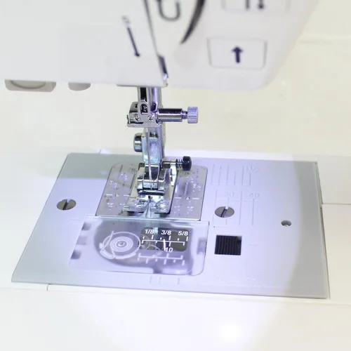 Vista 6 de Juki HZL-LB5100 Máquina de coser computarizada
