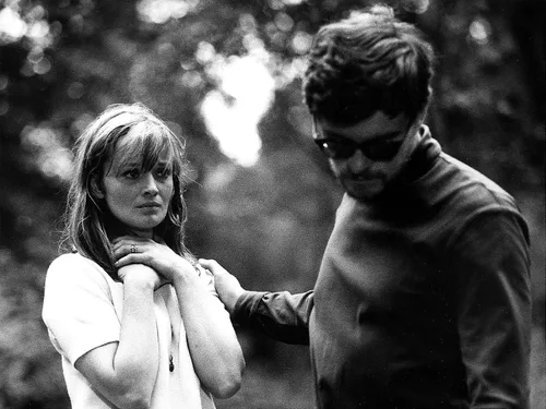 Vista 21 de Eclipse Series 32 Pearls of the Czech New Wave