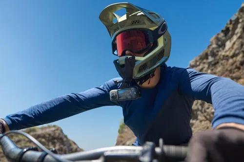 Vista 3 de Insta360 Paquete esencial de cámara de acción X5 8K 360