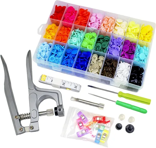 Vista 3 de FQTANJU Juego de alicates a presión, 1440 botones de plástico T5 con 10 clips de costura y 1 cinta métrica para coser, kit de cierres a presión