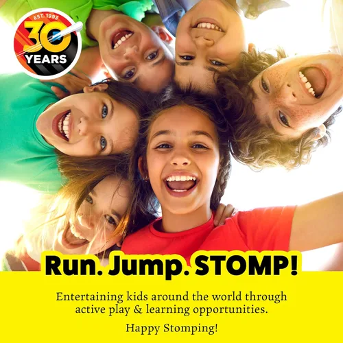 Vista 6 de Stomp Rocket Juguete Lanzador de Avión de Acrobacias para Niños - 3 Aviones de Juguete de Espuma Vuelan Más de 100 Pies - Trucos Únicos y Soporte