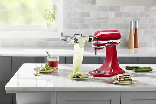 Vista 4 de Accesorio de corte de láminas de verduras KitchenAid con cuchilla para fideos, rojo - KSM2SCA