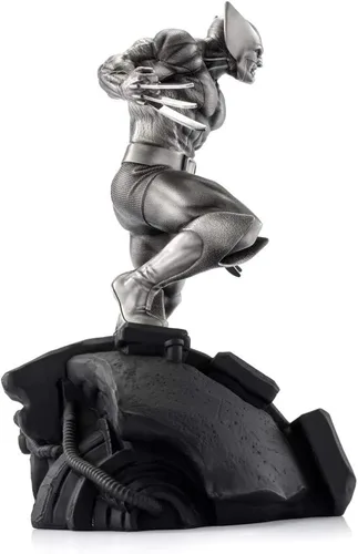 Vista 4 de Royal Selangor Estatua victoriosa de Wolverine de edición limitada de peltre de la colección Marvel acabada a mano