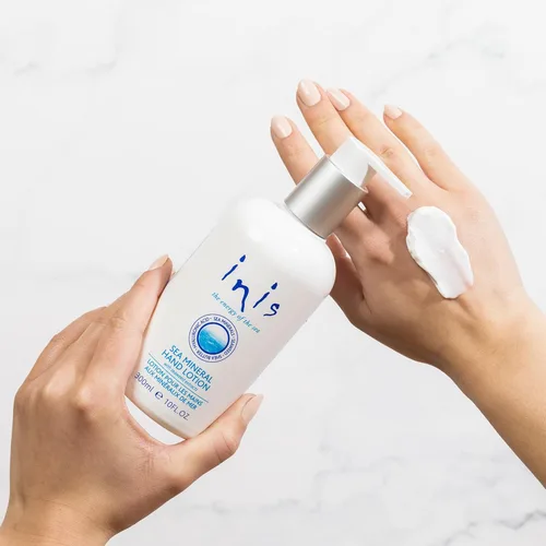 Vista 3 de Inis the Energy of the Sea - Loción de manos mineral marina para mujeres y hombres, humectante ligero para manos laterales con algas marinas