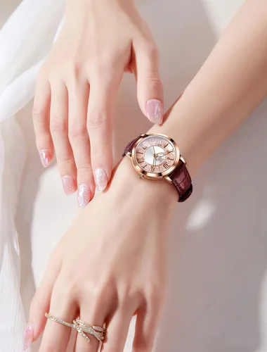Vista 3 de OLEVS Reloj elegante para mujer, con correa de cuero, para mujer, diseño de arena movediza de diamante, oro rosa, acero inoxidable, resistente al