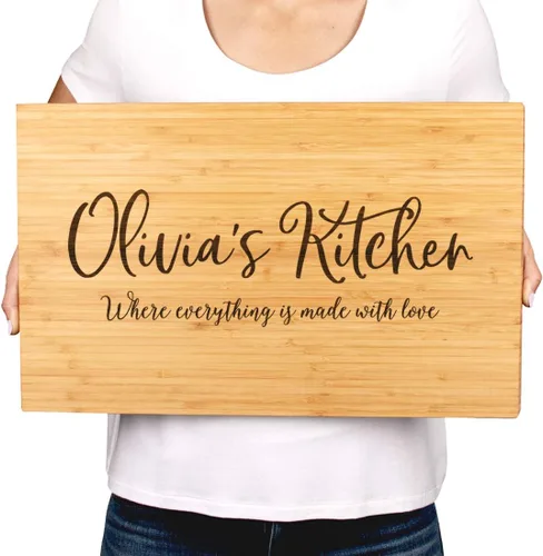 Vista 2 de Andaz Press Tabla de cortar grande personalizada de madera de bambú, 17.75 x 11 pulgadas, laureles rústicos, cocina de Olivia, donde todo se hace