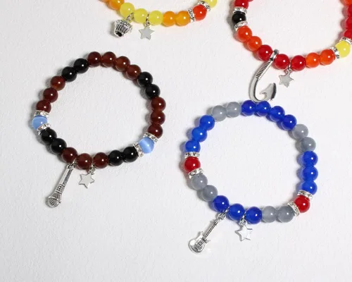 Vista 4 de QqzsJewls Pulseras inspiradas en FNAF, regalos de disfraz para fanáticos del juego Fnaf, pulseras de piedra con cuentas para niños y niñas, regalos