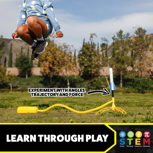 Vista 5 de Stomp Rocket Jr Lanzacohetes de luz para niños - 4 cohetes que brillan en la oscuridad - Juguete divertido para exteriores, regalo para niños