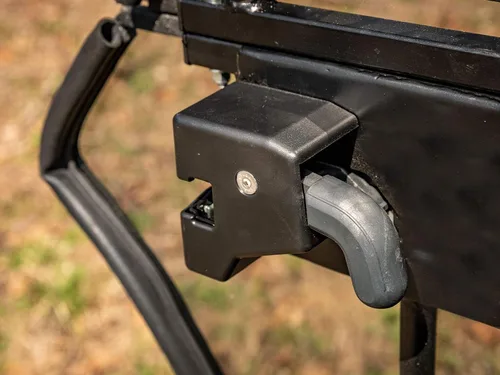 Vista 7 de SuperATV Yamaha Viking - Cerramiento de cabina con puertas, ver ajuste, hecho de policarbonato ligeramente teñido resistente a las rayaduras